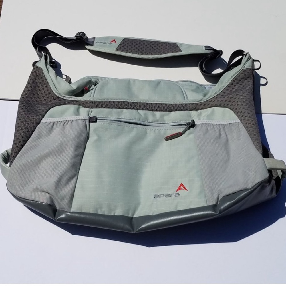 Apera Performance Duffel Large Gym Bag Antimicrob - Picture 3 of 8